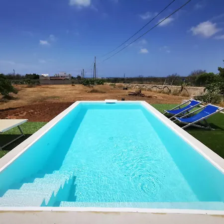 Con Piscina A 别墅